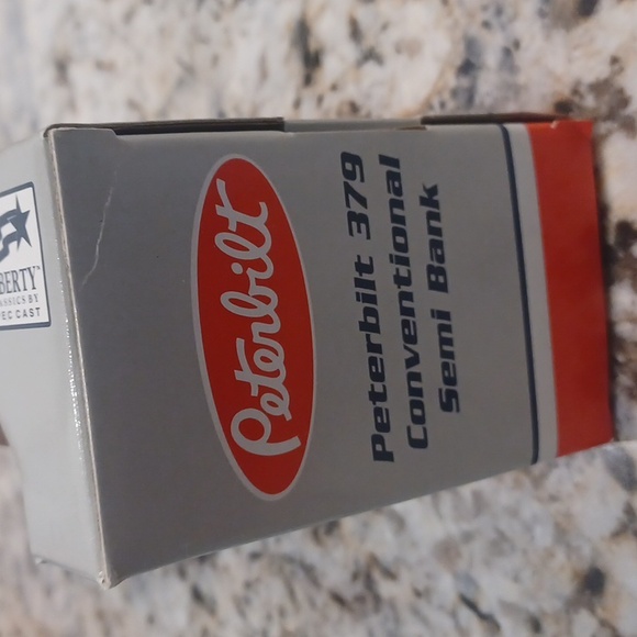 Peterbuilt 379 conventional semi bank CASE MAGNUM TRACTOR - Picture 4 of 8